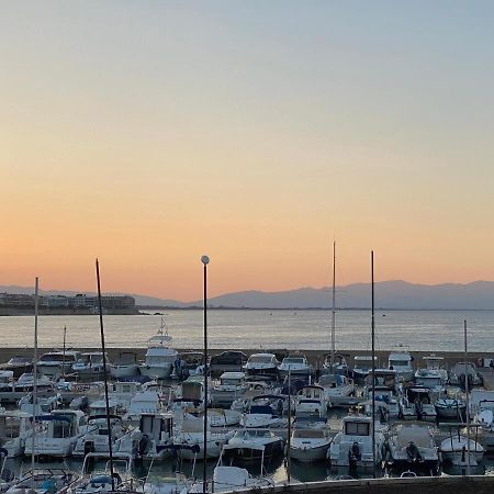 Precioso Apartamento En Primera Linea De Mar L' Escala Luaran gambar