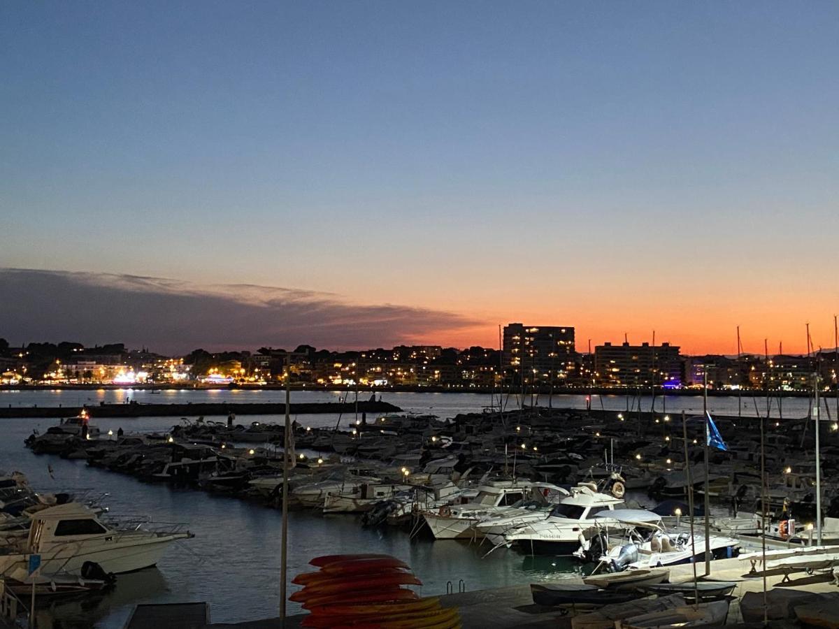 Precioso Apartamento En Primera Linea De Mar L' Escala Luaran gambar